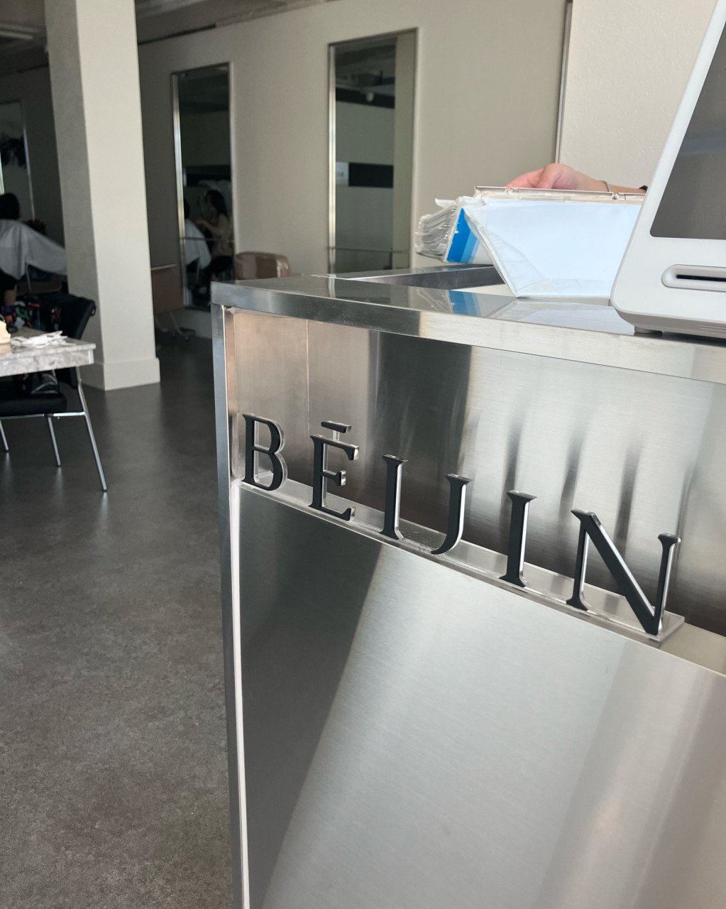 Beijin hair reception sign